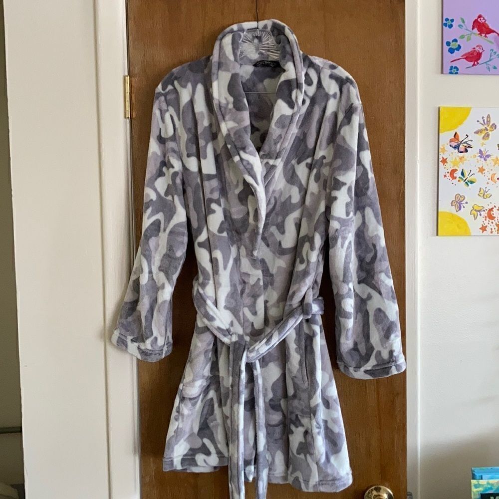 Noire Jasmine Rose Soft Camo Robe